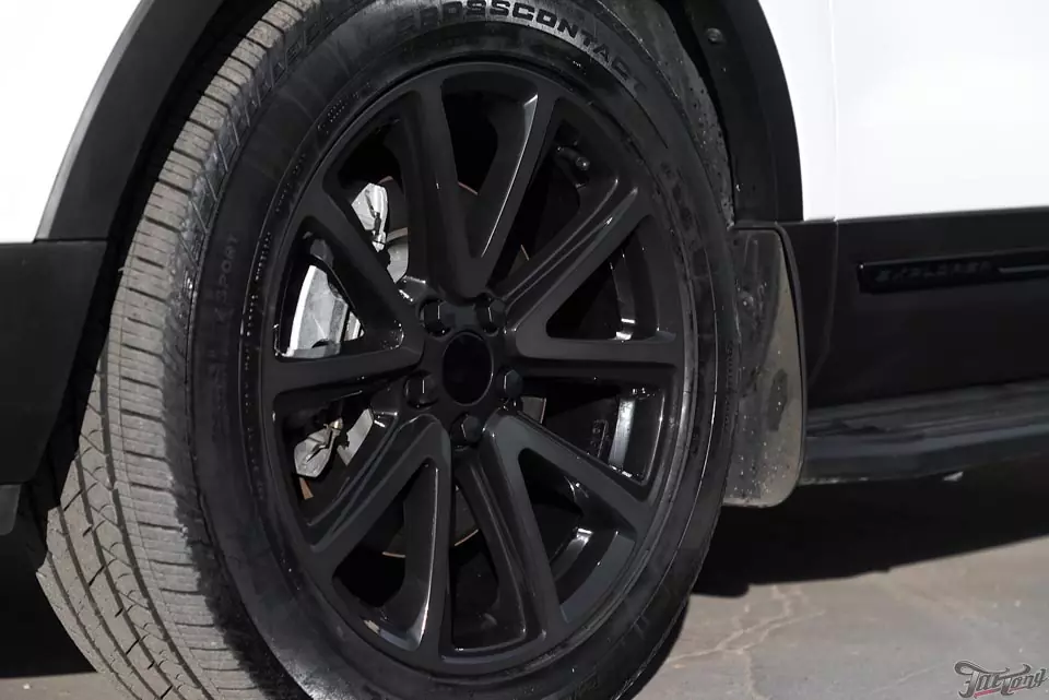 Ford Explorer. Удаление хрома и окрас в черный глянец.